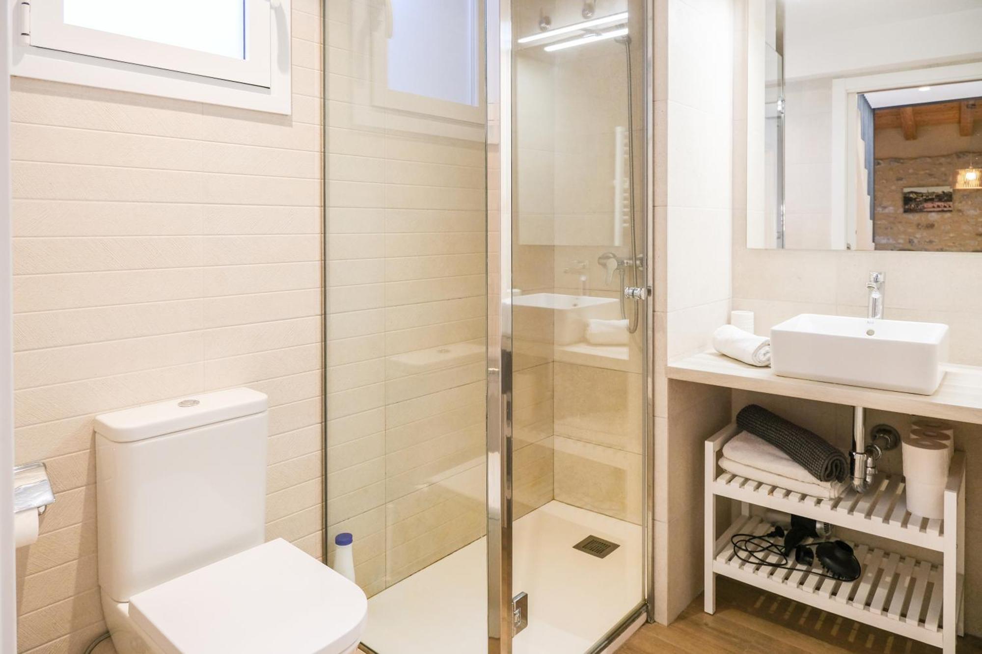 Ganganell Atic Apartamento Con Terraza En 베살루 외부 사진