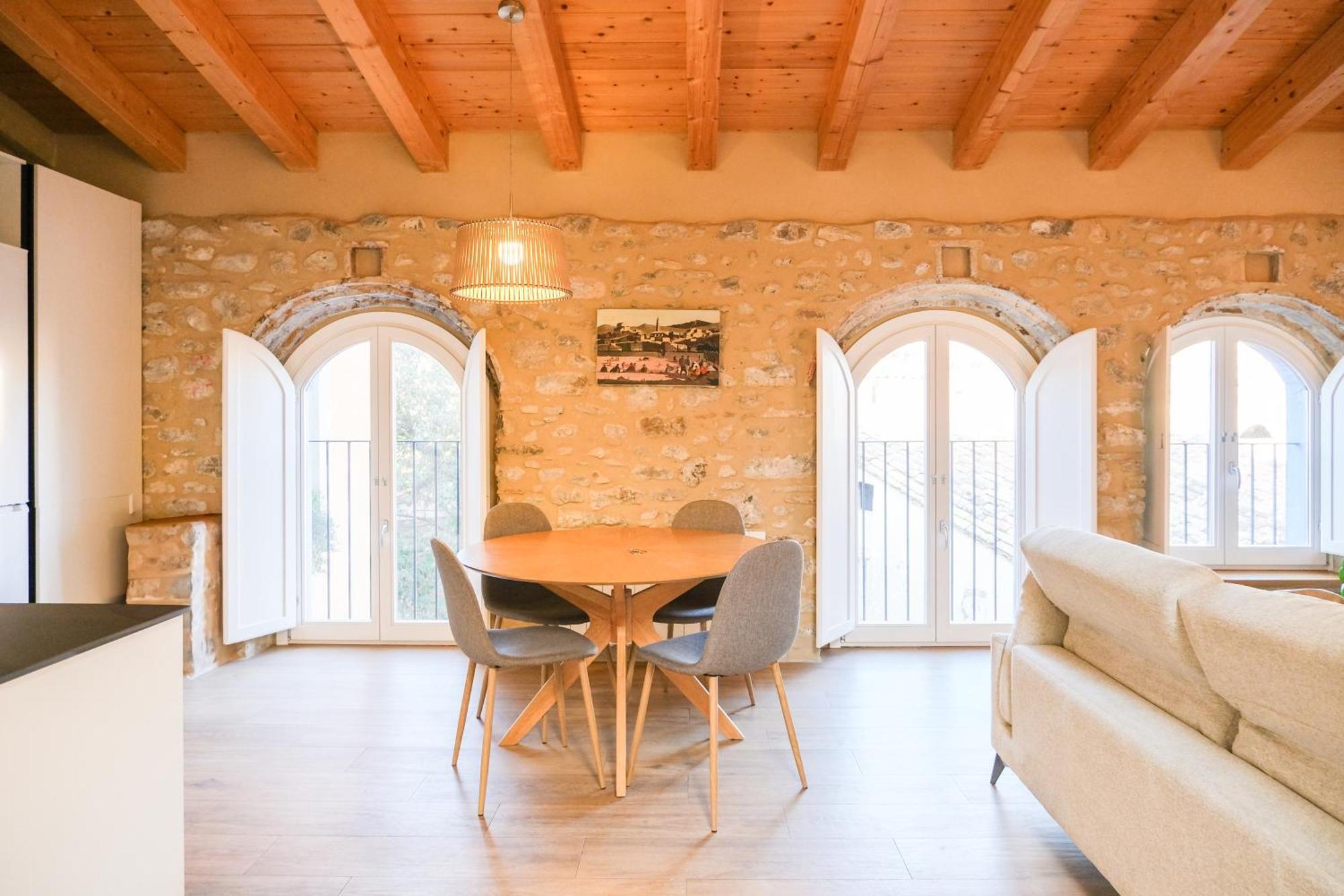 Ganganell Atic Apartamento Con Terraza En 베살루 외부 사진