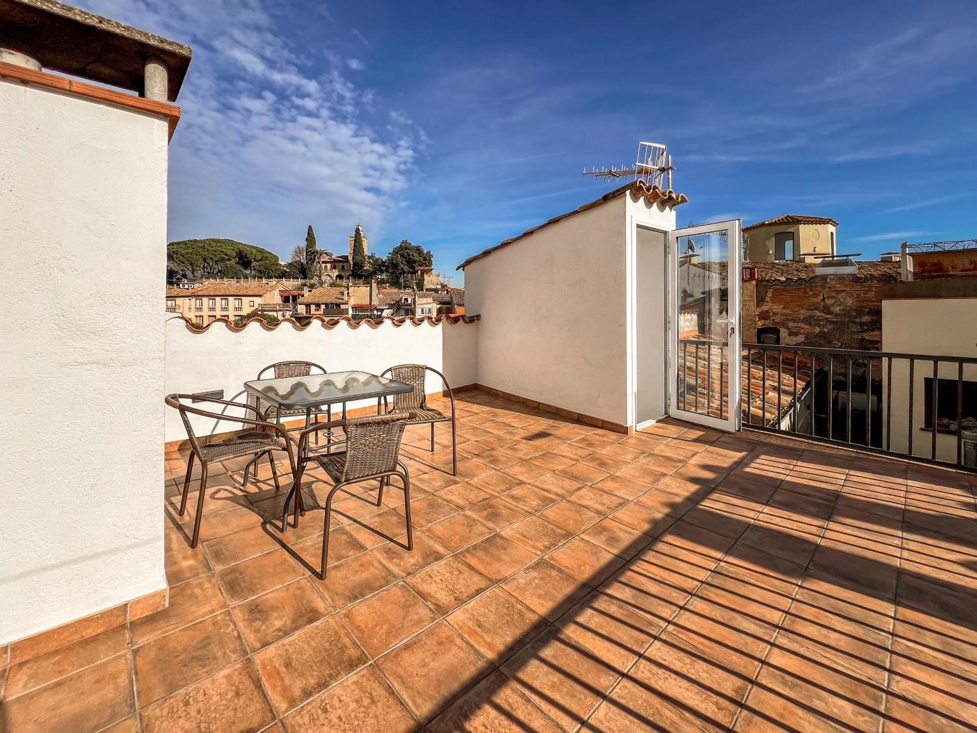 Ganganell Atic Apartamento Con Terraza En 베살루 외부 사진