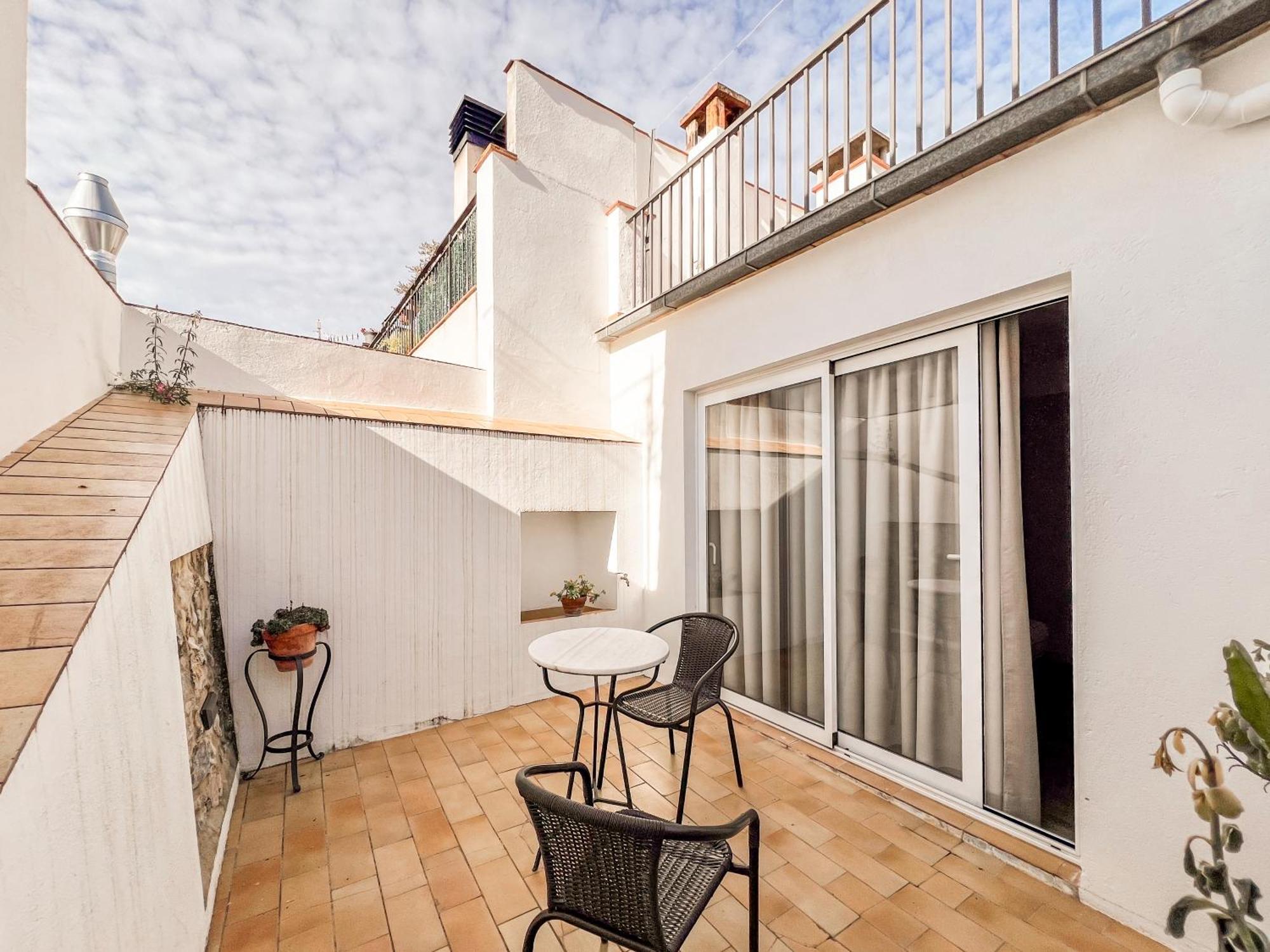 Ganganell Atic Apartamento Con Terraza En 베살루 외부 사진