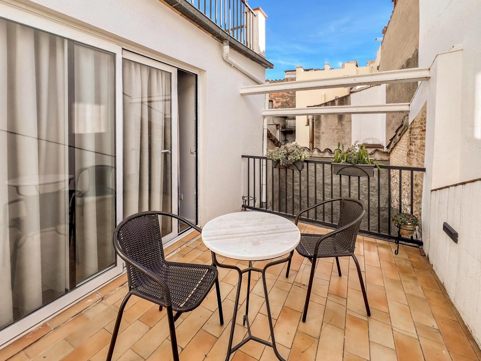 Ganganell Atic Apartamento Con Terraza En 베살루 외부 사진